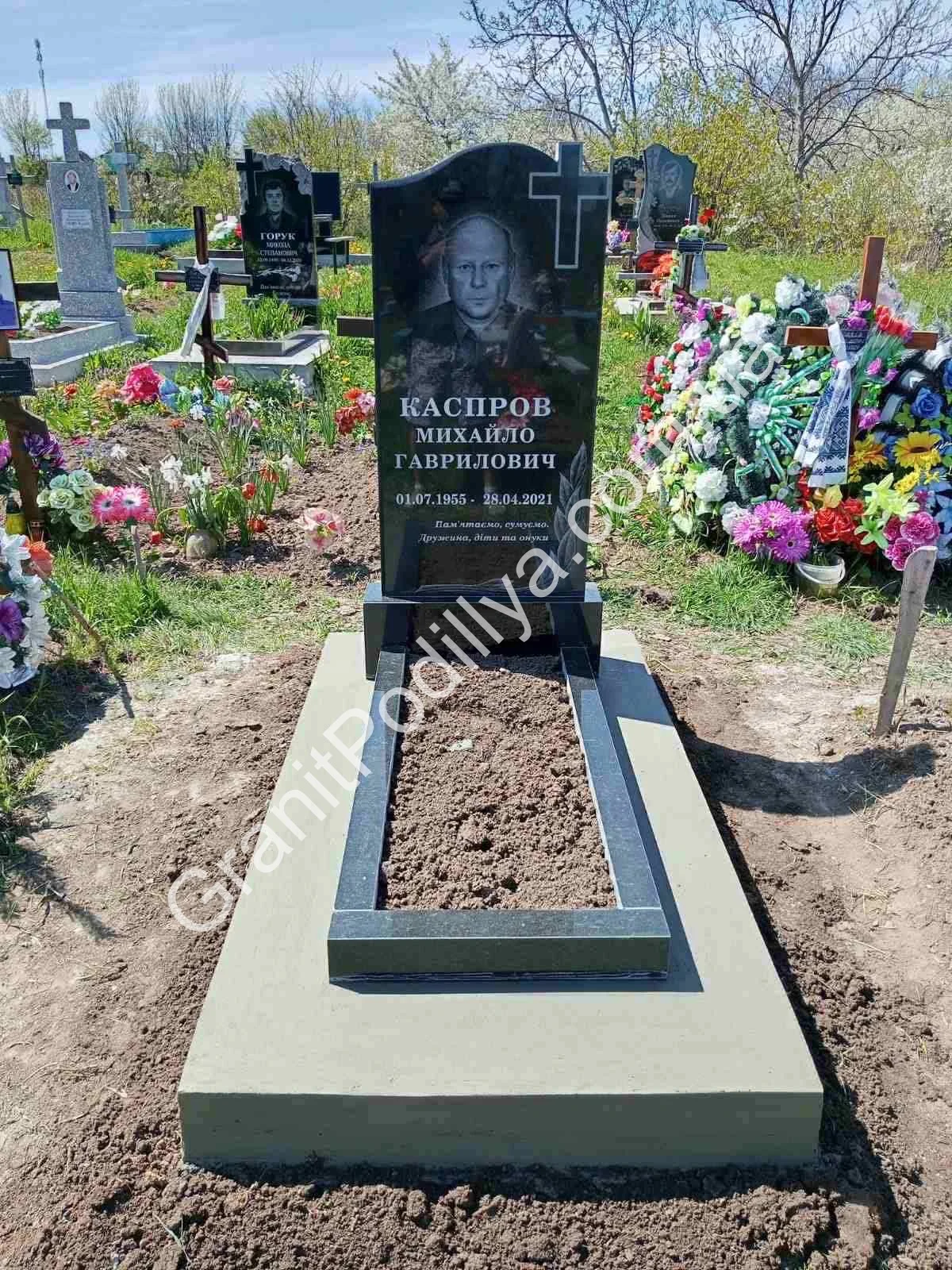 Одинарний пам'ятник з граніту - Кам'янець-Подільський | GranitPodillya